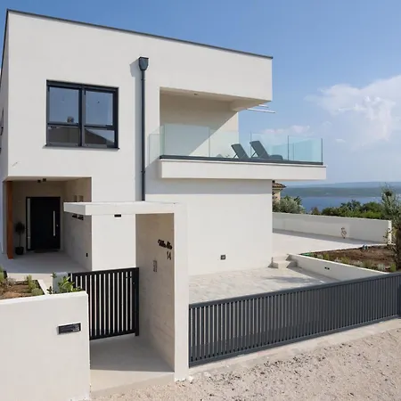 Mia With Heated Pool *