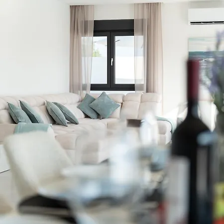 Villa Mia With Heated Pool *