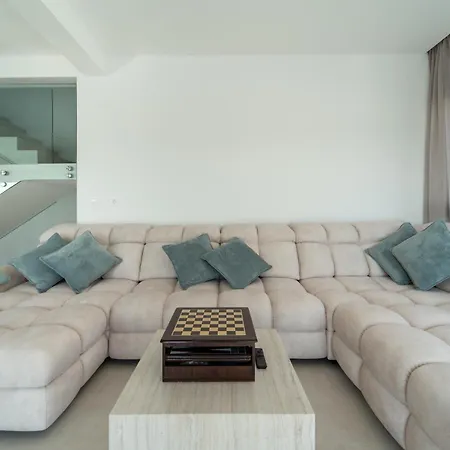 Mia With Heated Pool فيلة ماسلينتسا