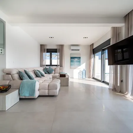 Mia With Heated Pool Villa Maslenica