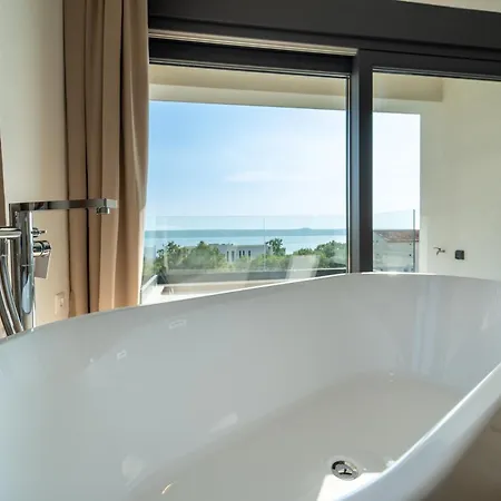 Mia With Heated Pool *