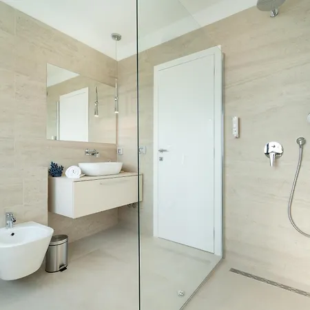 فيلة Mia With Heated Pool