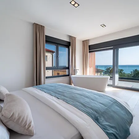 Mia With Heated Pool *