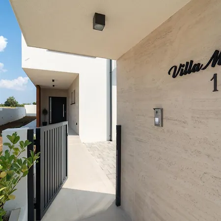 Mia With Heated Pool *