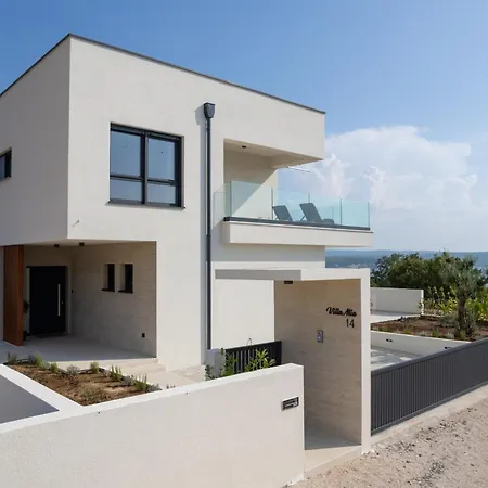 Mia With Heated Pool *