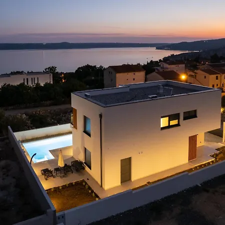 Mia With Heated Pool فيلة ماسلينتسا