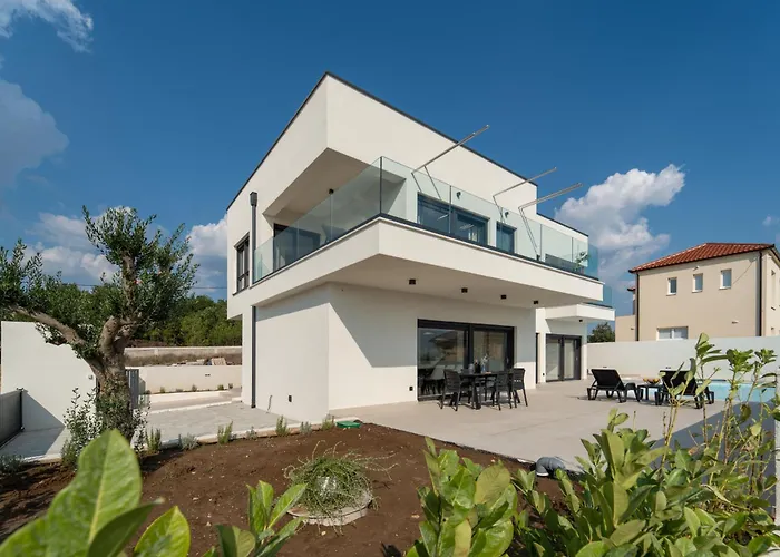 וילה Mia With Heated Pool