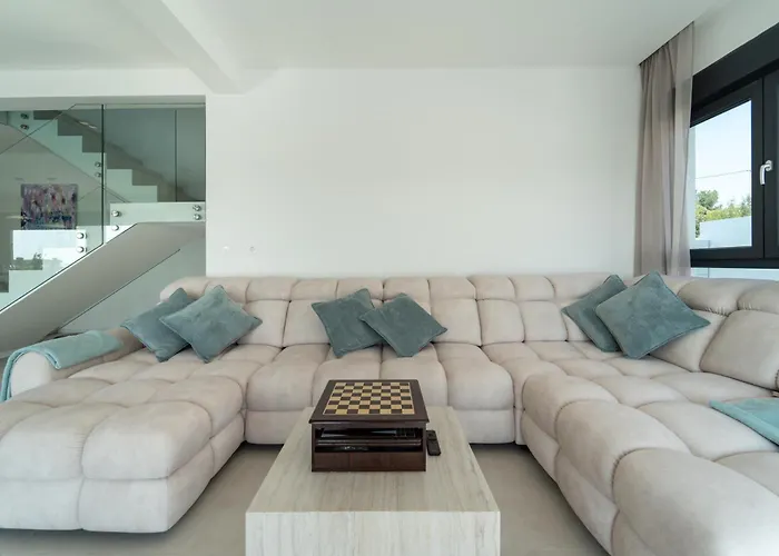 Mia With Heated Pool וילה מסלניקה