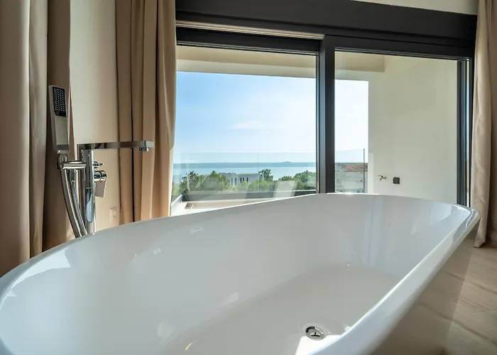 Mia With Heated Pool *