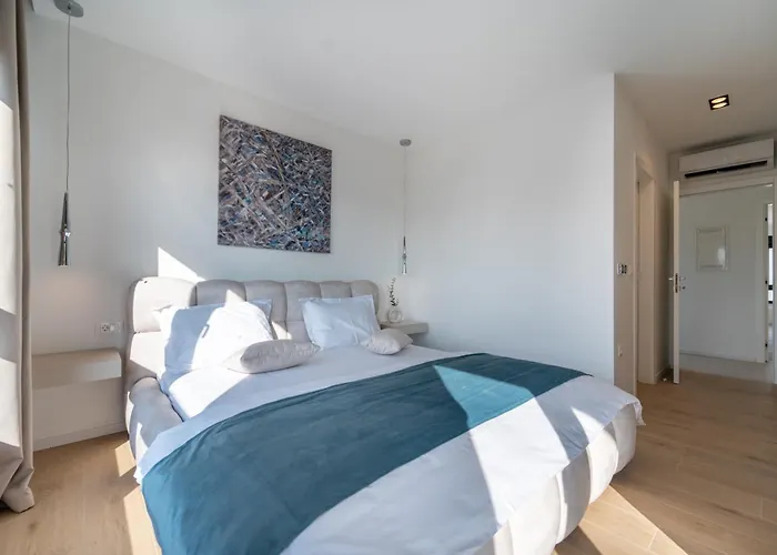 Mia With Heated Pool *