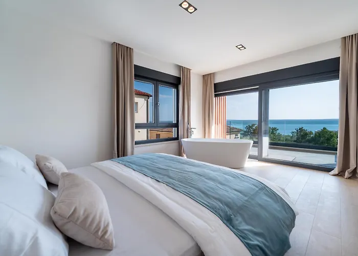 Mia With Heated Pool *