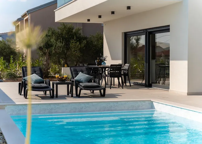 Mia With Heated Pool וילה מסלניקה