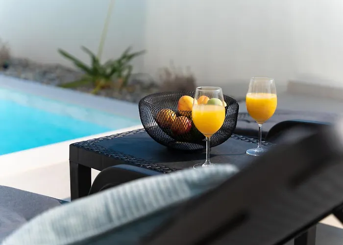 Mia With Heated Pool