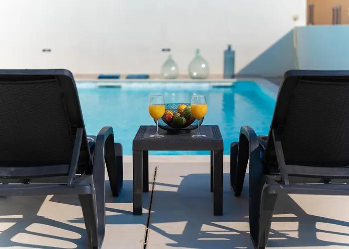 וילה Mia With Heated Pool *