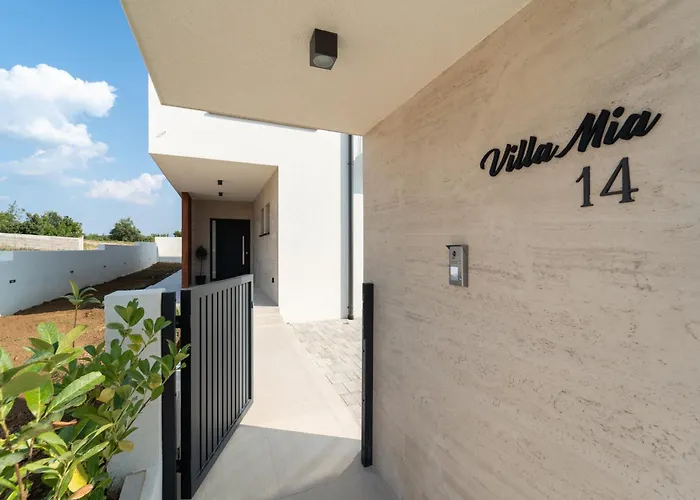 Mia With Heated Pool *