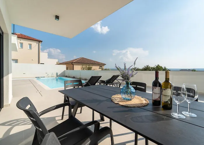 Mia With Heated Pool וילה מסלניקה