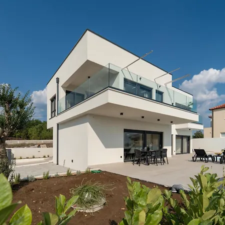 Villa Mia With Heated Pool