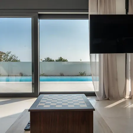 Mia With Heated Pool * Maslenica