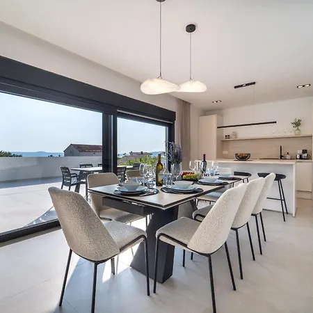 Mia With Heated Pool Villa