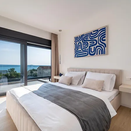 Mia With Heated Pool Villa *