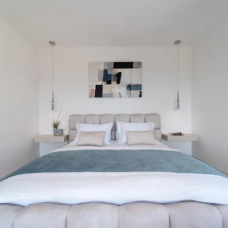 Mia With Heated Pool